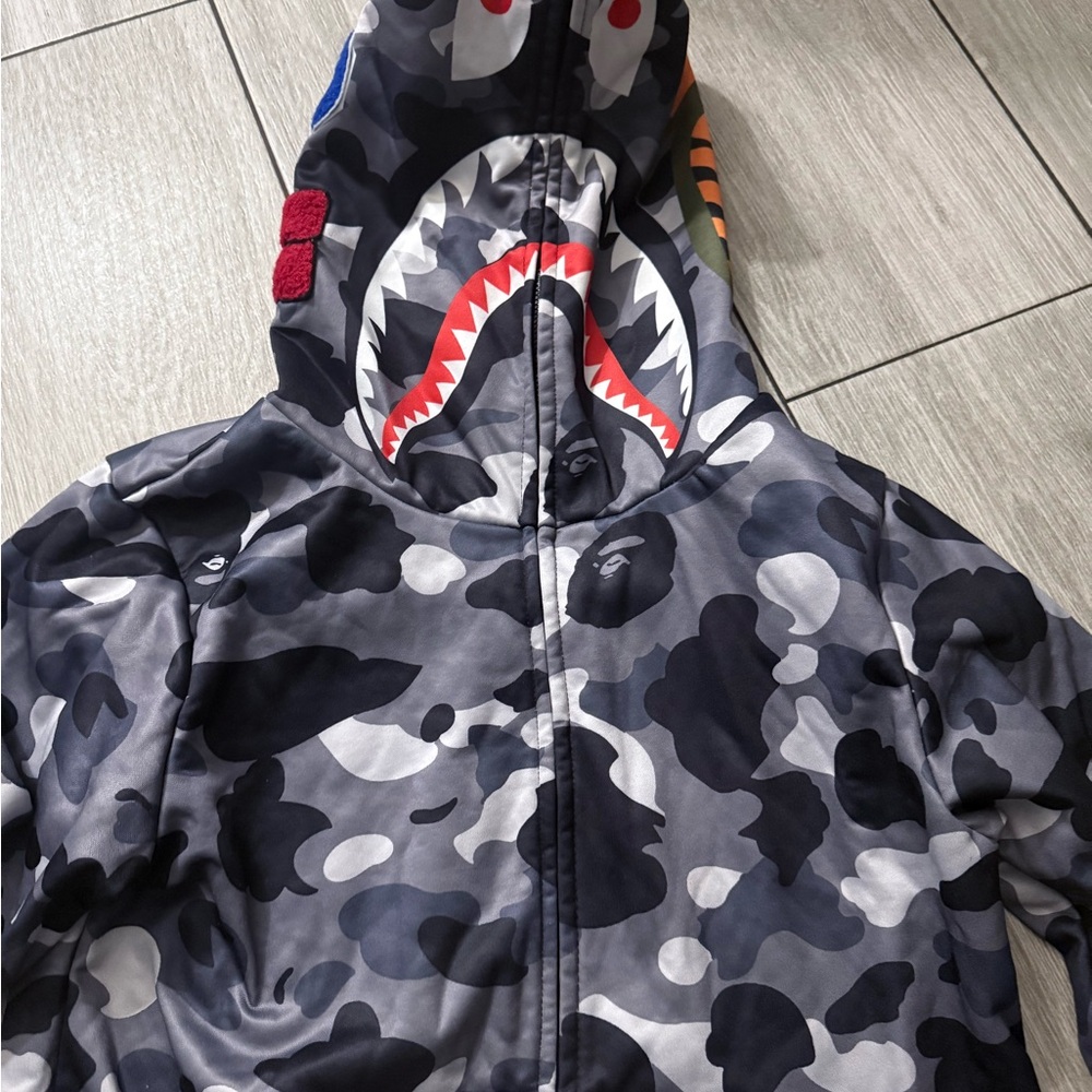 Camouflage Shark Hoodie zip up all the way size XL (age 10-12) - Picture 3 of 5